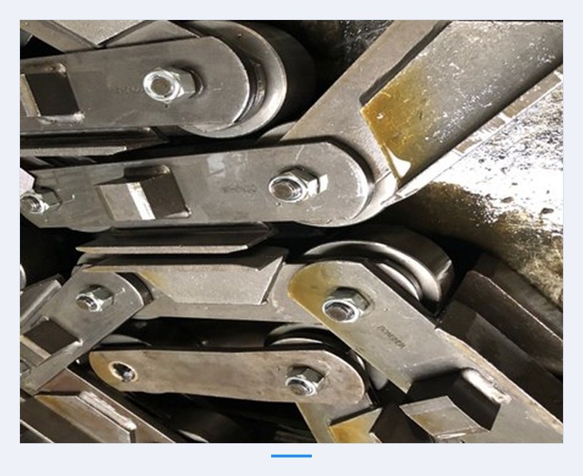 Wide plate cold bed conveyor chain, close-up