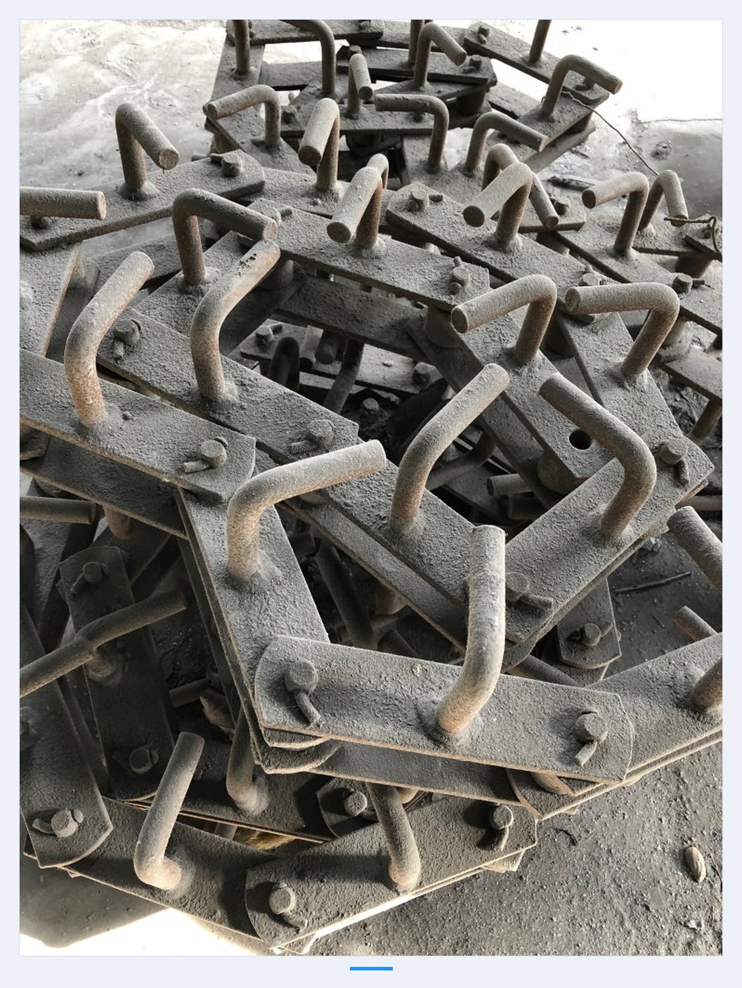 Desulfurization scraper chains stacked together