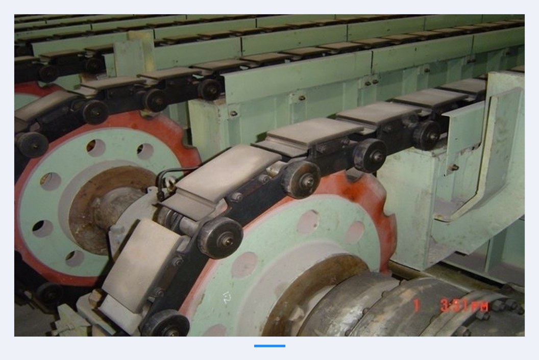 P250F13 wide and thick plate conveyor chain on a plate conveyor line